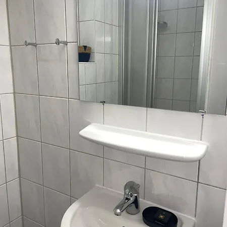 Apartment Honeymoon *